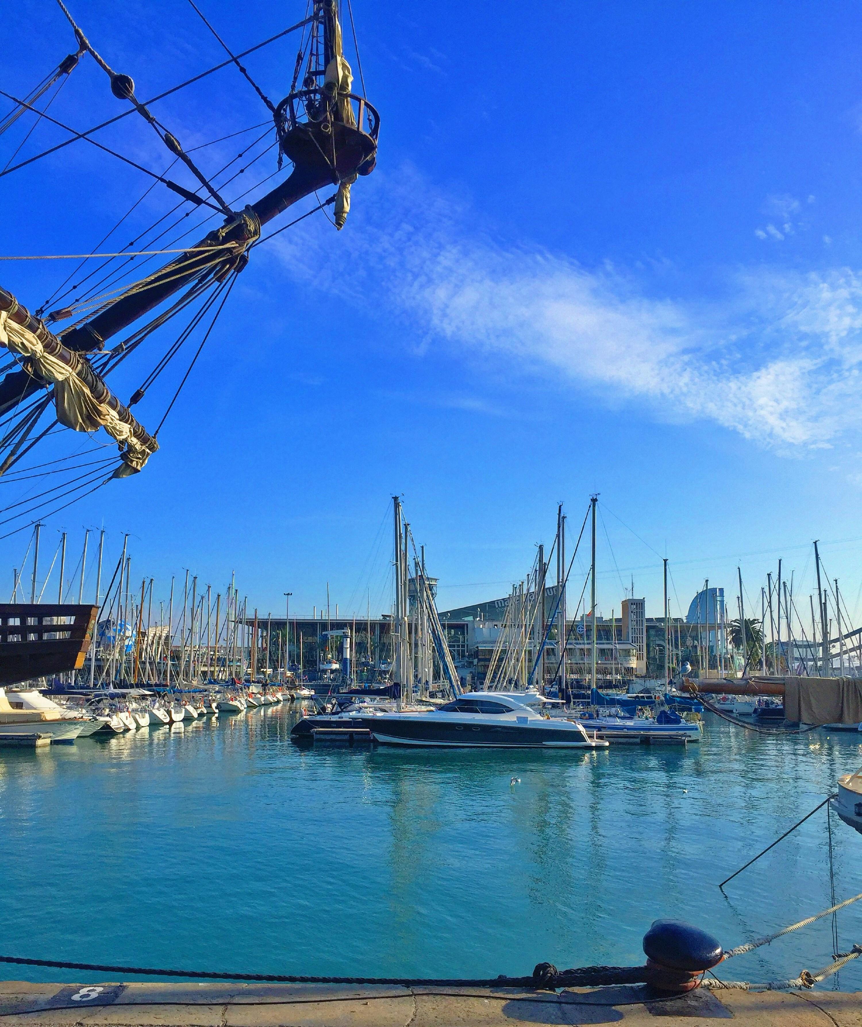 Hatteras motor yacht cruising in Newport Harbor